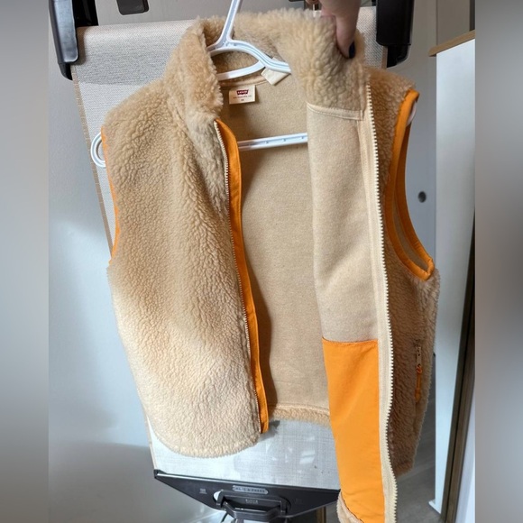 New! Levi’s Sherpa Fleece Vest – Women’s XS – Beige - Picture 9 of 13